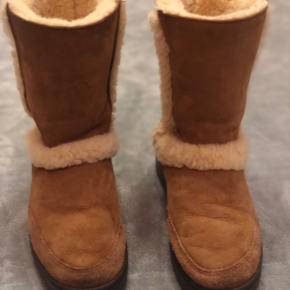 UGG Shoes - UGG Sundance Tan Short Boots size 8 EUC